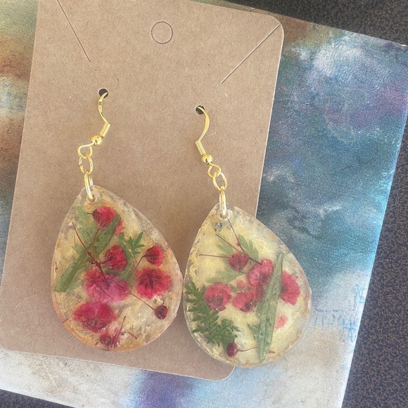 - #103r Red and Gold Handmade Pressed Flower Tear Drop Earrings - Picture 4 of 5